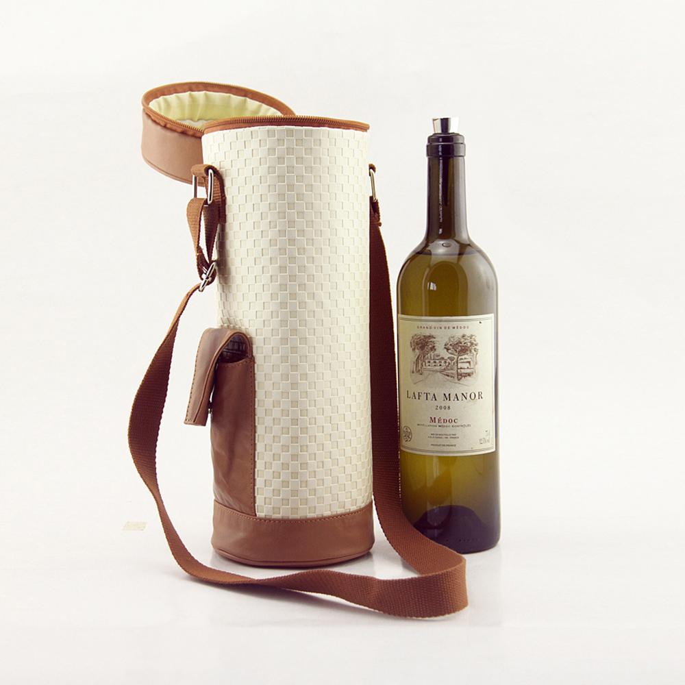Túi da đựng rượu vang giúp cho món quà thêm sang trọng, nổi bật