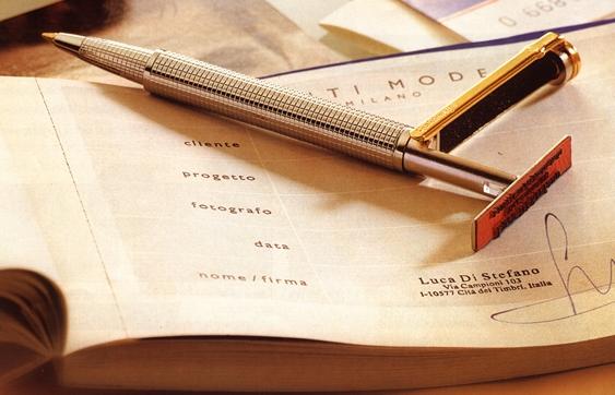 Bút ký có dấu tên là gì? Loại bút ký kèm dấu tên nào tốt nhất?