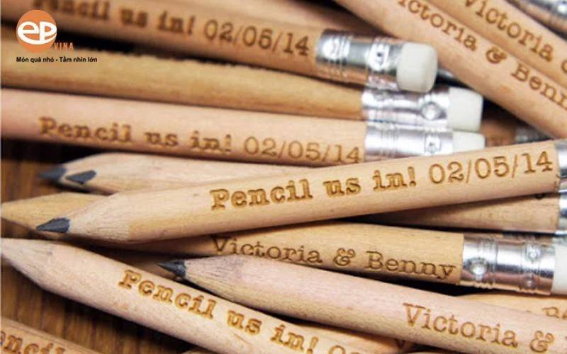 Mẫu khắc bút chì theo dạng đơn giản, hiện đại